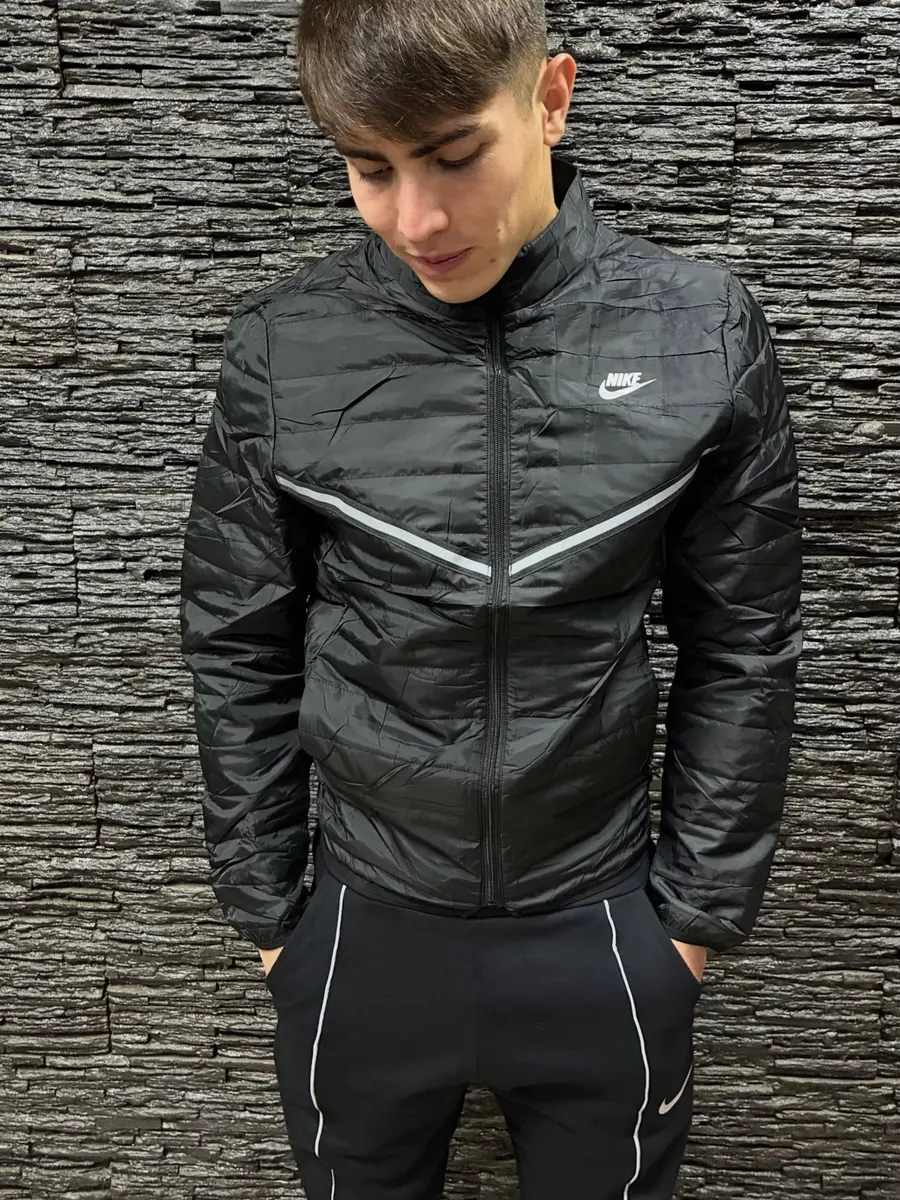 Chaqueta Nike reflectante puesta